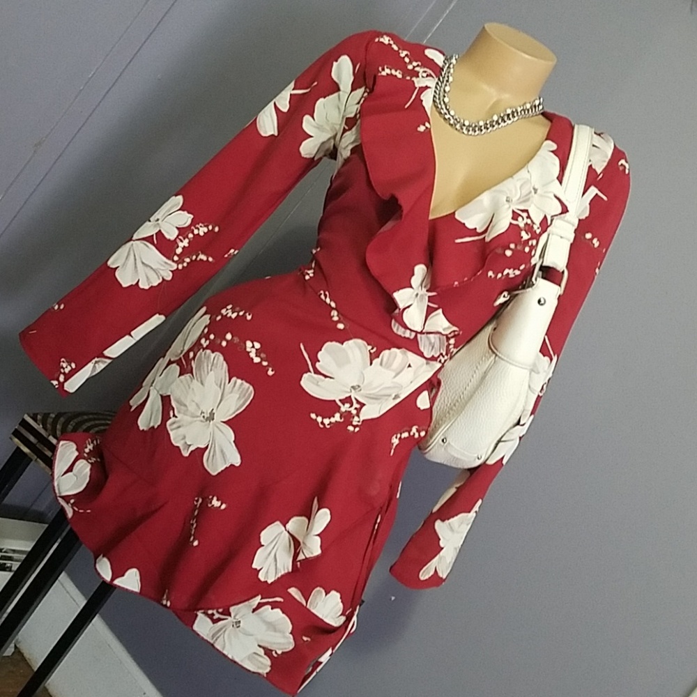 IMPORTED Figure Hugging V Neck Dress FINAL PRICE - Picture 1 of 8